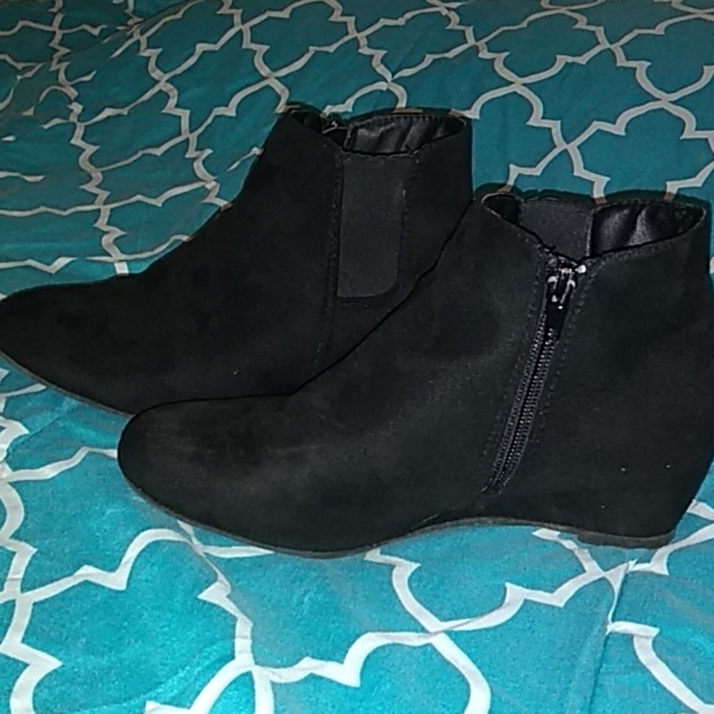 Black Sueded Ankle Boots 6W - Picture 5 of 6